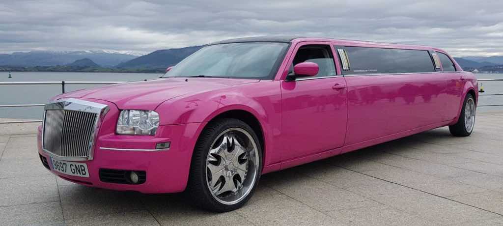 Alquiler limusina rosa chrysler en Mojacar