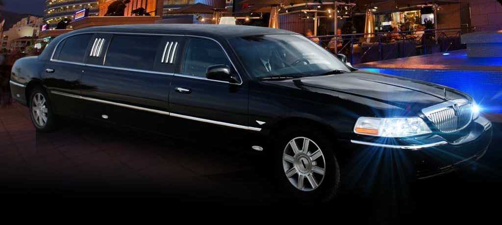 Alquiler limusina negra Lincoln Town Car en Girona